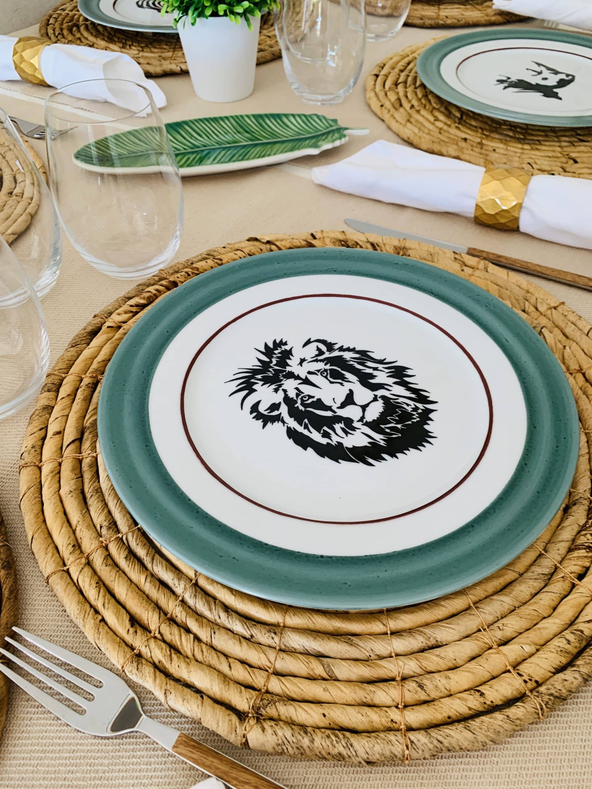 Taller de arte Verde Manzana Vajilla porcelana plato curso Set de 5 platos llanos de porcelana con diseño de animales. Cebra, Jirafa, León, Rinoceronte y Elefante. - Imagen 3