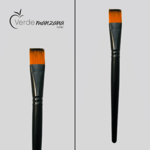 Pincel Plano Sintético N°18, mango negro.