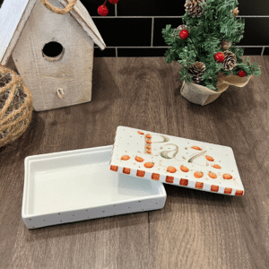 Caja rectangular de porcelana “Paz” mariquitas